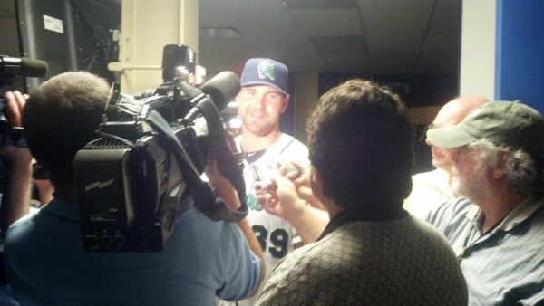 Mike Pelfrey addresses the CR media (including a scruffy looking blogger in a faded ballcap)