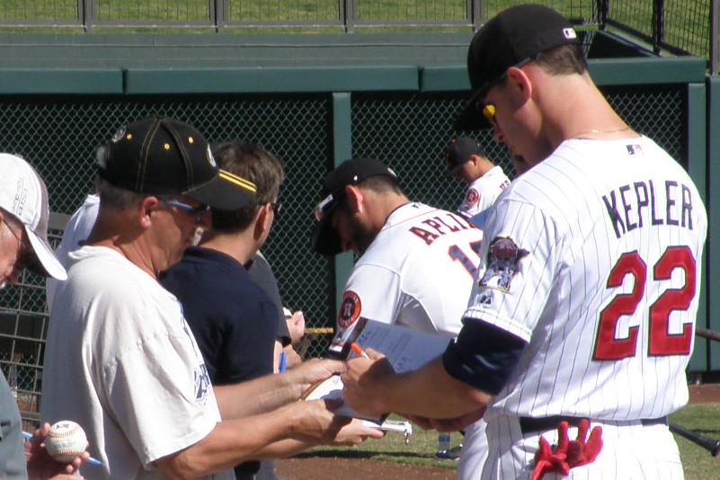 Max Kepler signing autographs