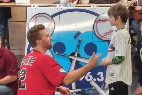 Brian Dozier playing some Tic Tax Toe with a young fan